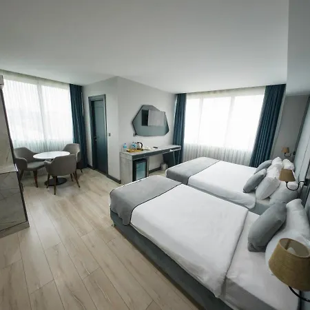 Express Hotel *
